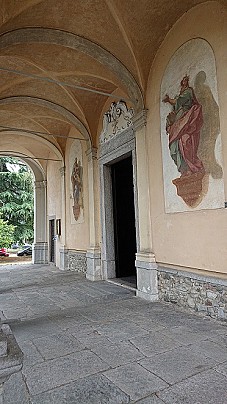 porticato chiesa SS. Pietro e Paolo