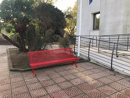 foto panchina rossa URI